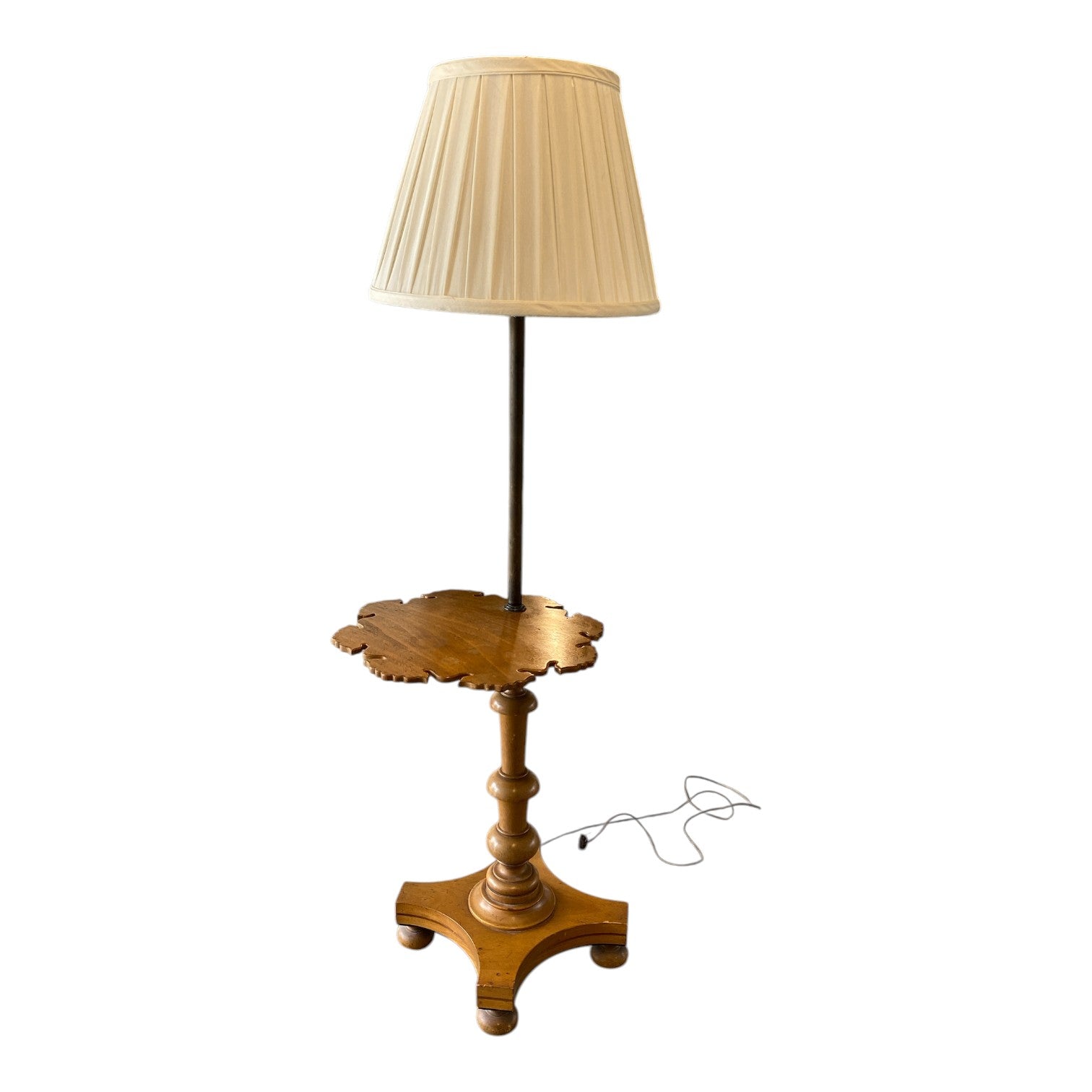 Vintage Beacon Hill Collection Pie-Crust Floor Lamp with Tray Table