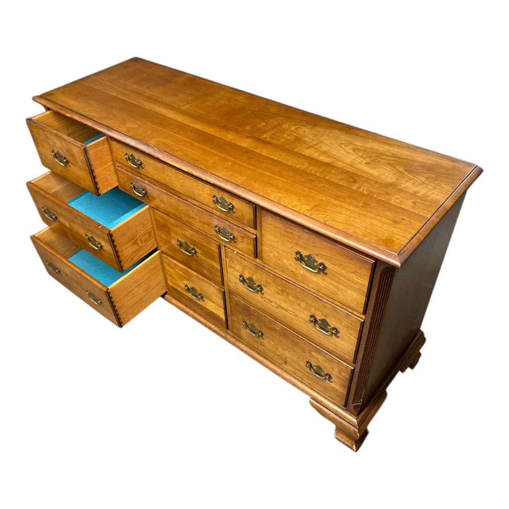 Vintage Maple 10-Drawer Dresser - Colonial Revival / Early American