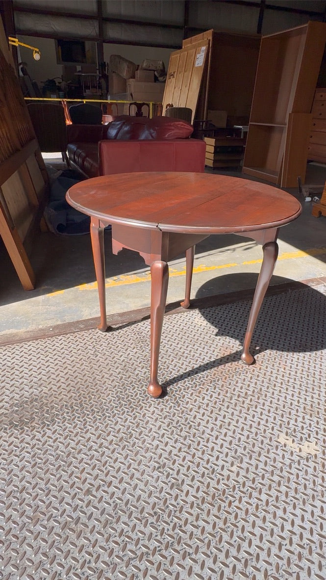 Queen Anne Style Cherry Drop-Leaf Table with Cabriole Legs & Pad Feet