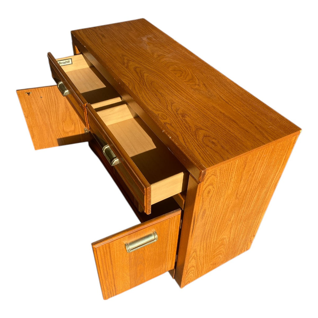 Broyhill Oak‐Look Buffet / Media Console – Compact Storage Workhorse
