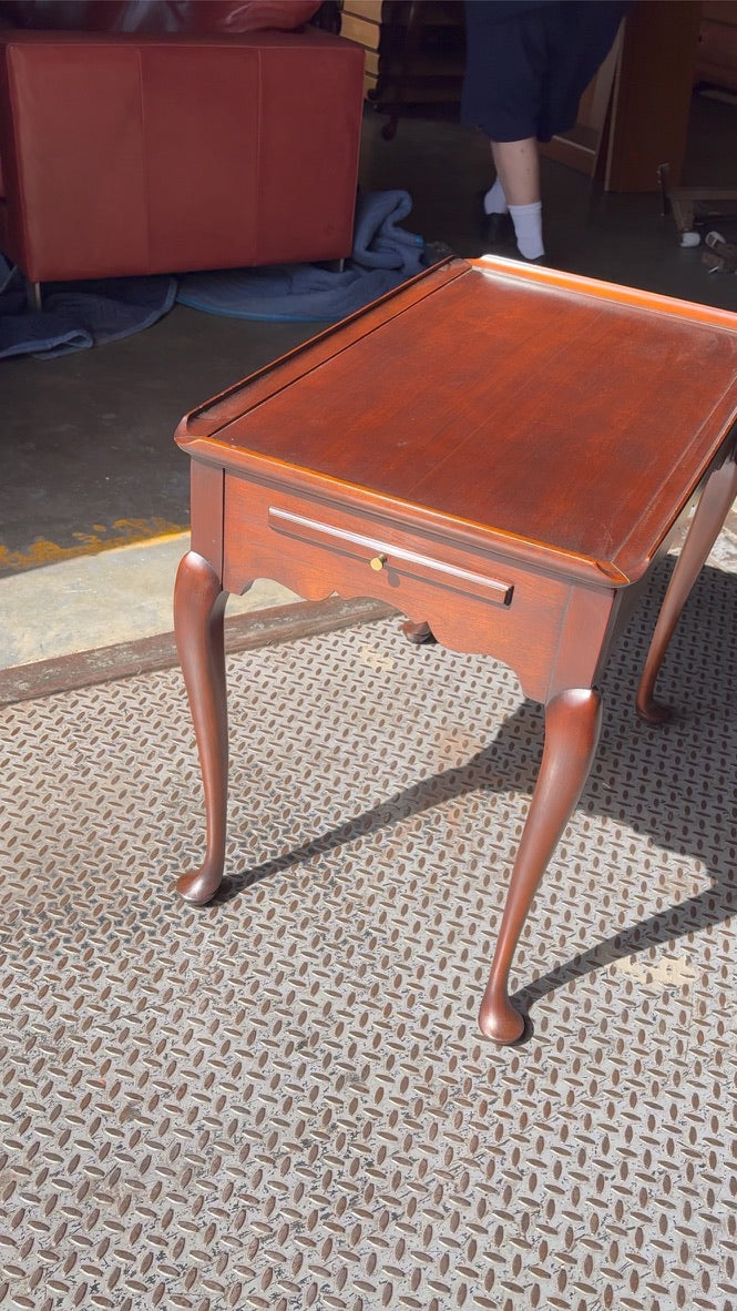 Vaughan Furniture Queen Anne Cherry Tea Table with Pull-Out Tray