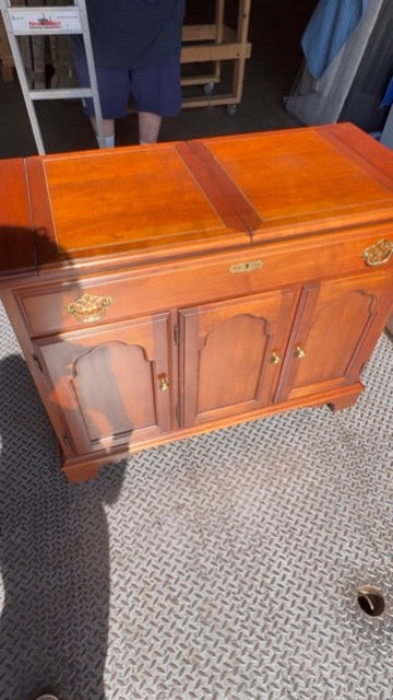 Statton Trutype Americana Solid Cherry Flip-Top Buffet Server with Bracket Feet