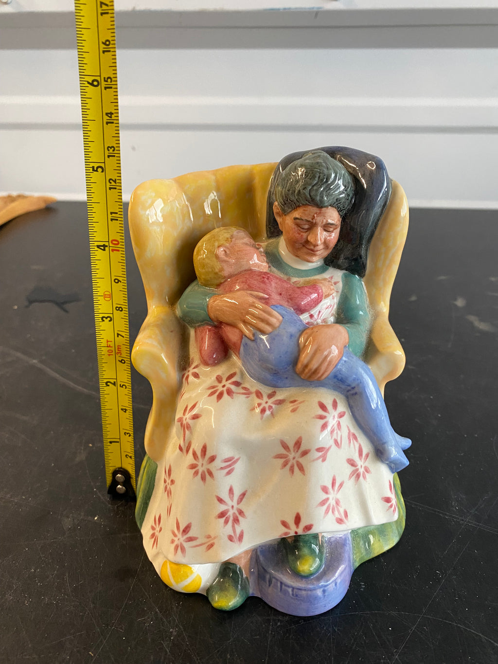 Royal Doulton "Sweet Dreams" HN2380 Bone China Figurine Grandmother & Child