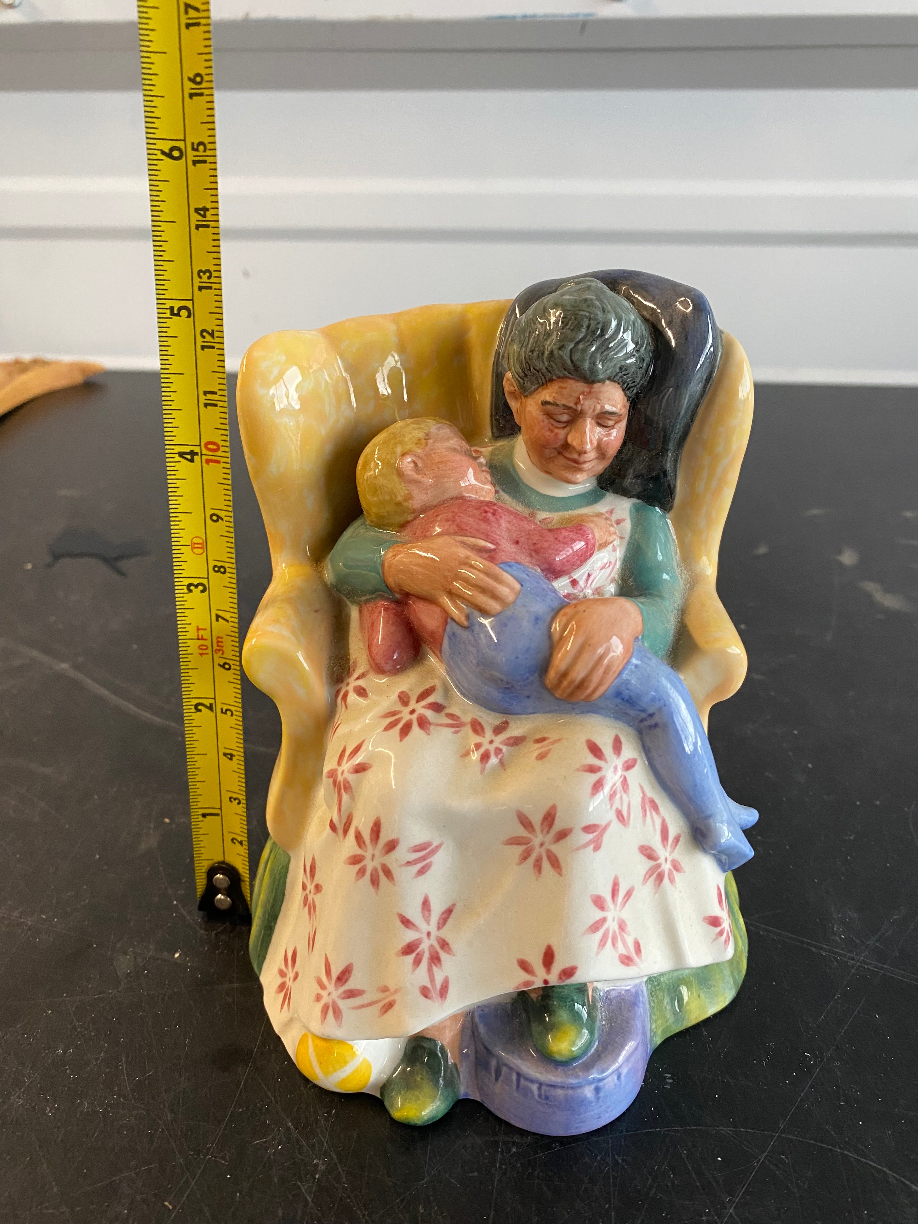 Royal Doulton "Sweet Dreams" HN2380 Bone China Figurine Grandmother & Child