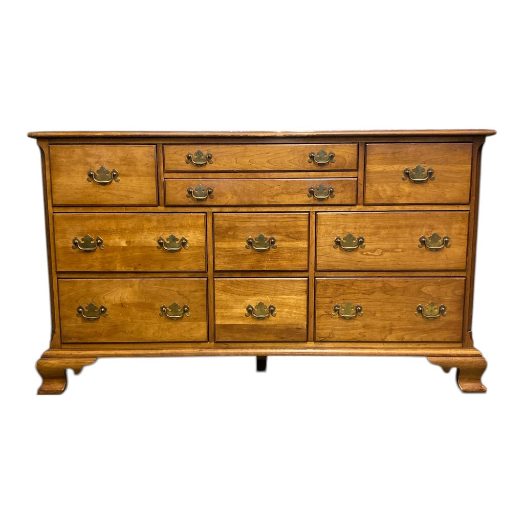 Vintage Maple 10-Drawer Dresser - Colonial Revival / Early American