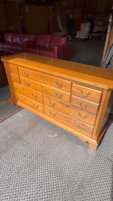 Thomasville American Oak 9-Drawer Triple Dresser Colonial Revival Style