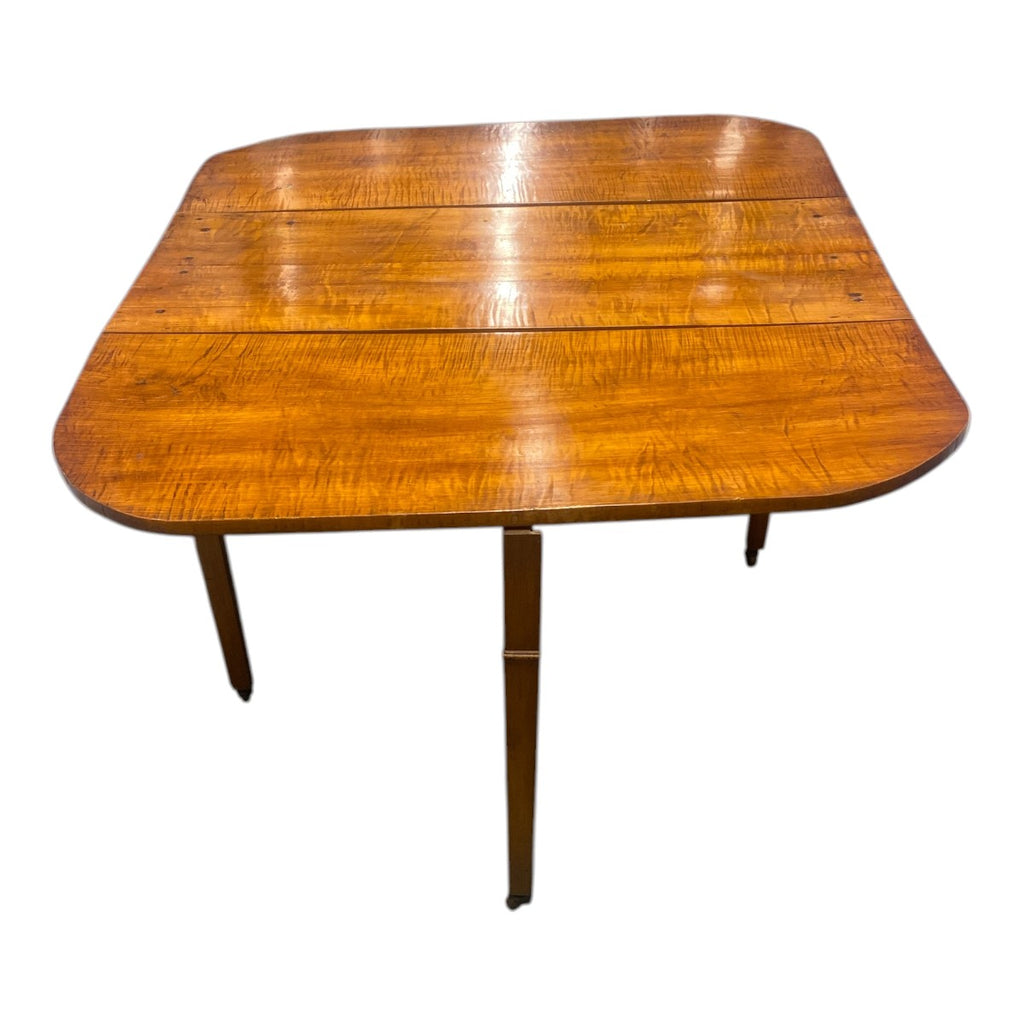 Chippendale Tiger Maple Drop‑Leaf Table – ca. 1800 New England Flame