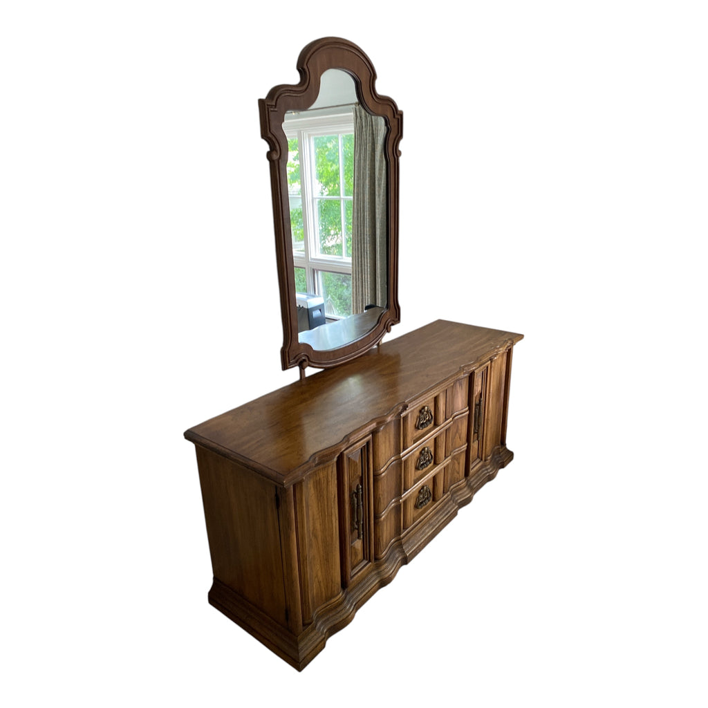 Vintage American Drew Oak Triple Dresser with Queen Anne Mirror, 1970s Provincia