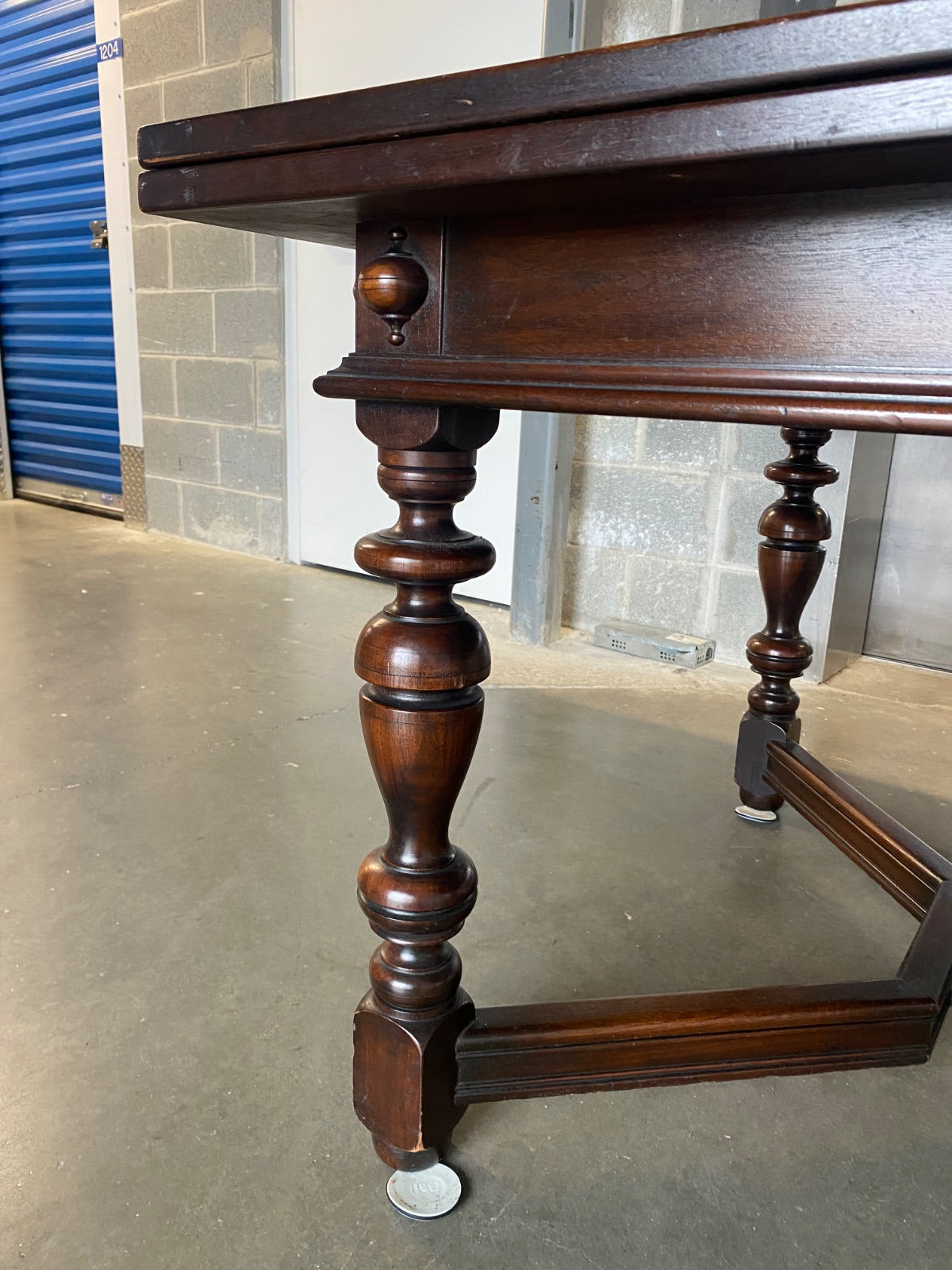 1920s Jacobean Revival Oak Dining Set — Draw-Leaf Table + 6 Chairs with Pierced