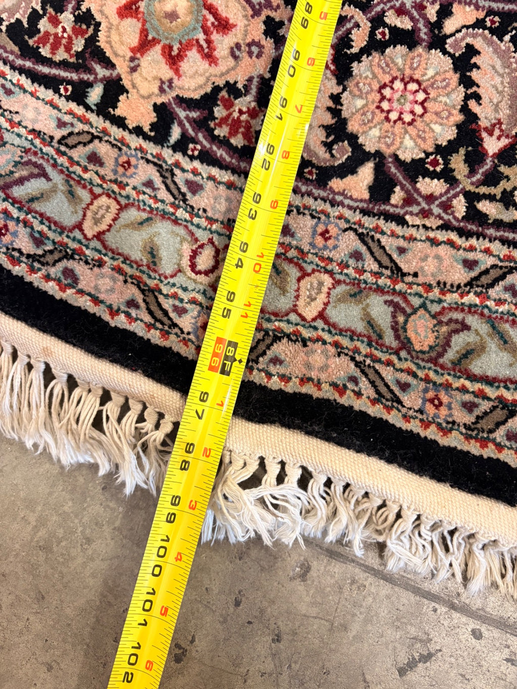 Round Persian-Style Tabriz Mahi Wool Rug with Scalloped Edge, Approx 8ft