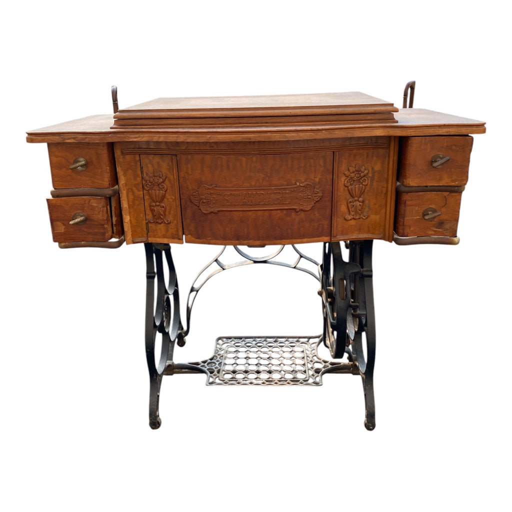 Standard Sewing Machine Co. Treadle Machine in Quarter-Sawn Oak Cabinet c.1900