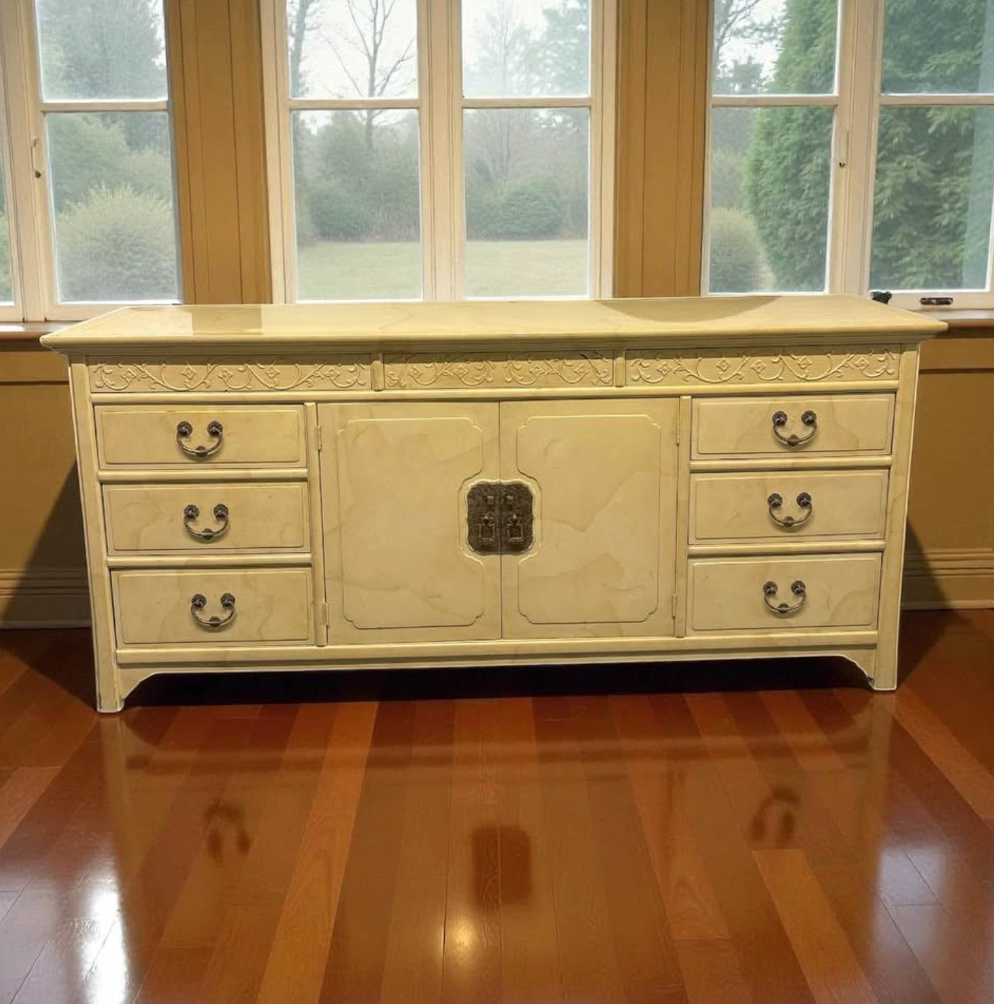 Henredon Lotus Motif Lacquered Dresser – Hollywood Regency Classic, 6-Drawer Lux