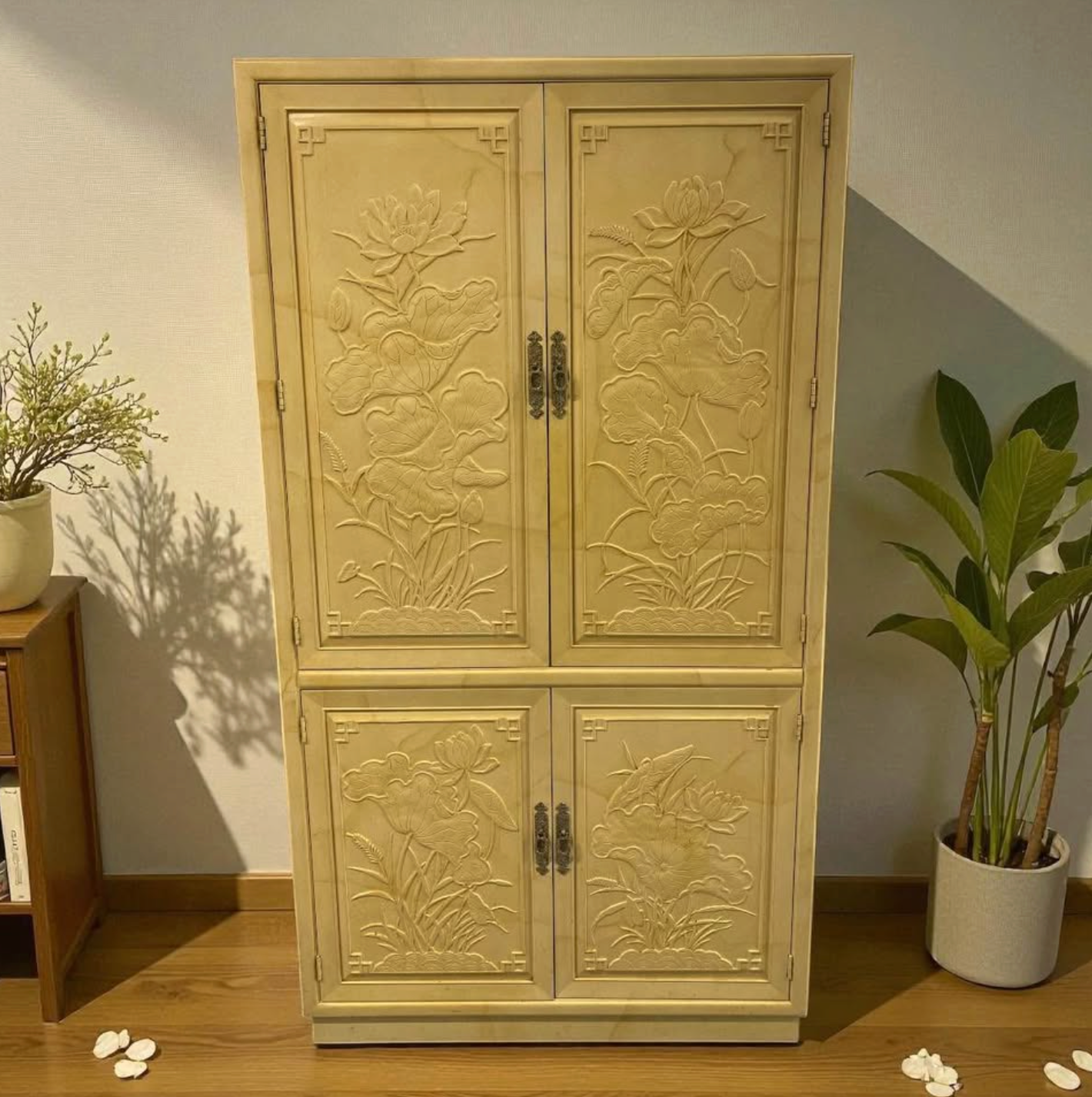 Henredon Chinoiserie Bar Cabinet – Carved Lotus Lacquer, 70s