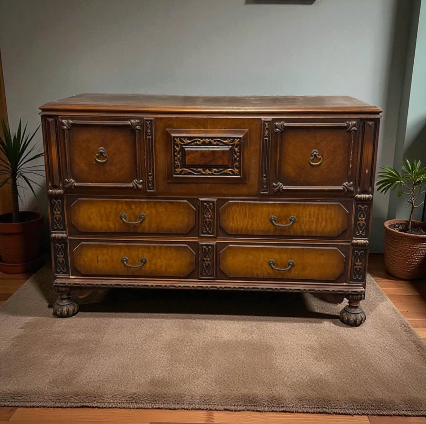 Art Deco Cedar-Lined Dresser – Claw Foot, 1930s Glam