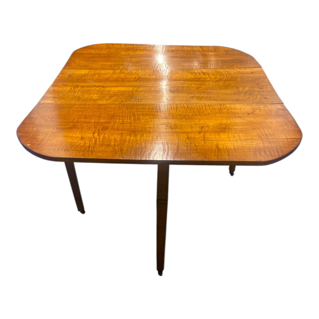 Chippendale Tiger Maple Drop‑Leaf Table – ca. 1800 New England Flame