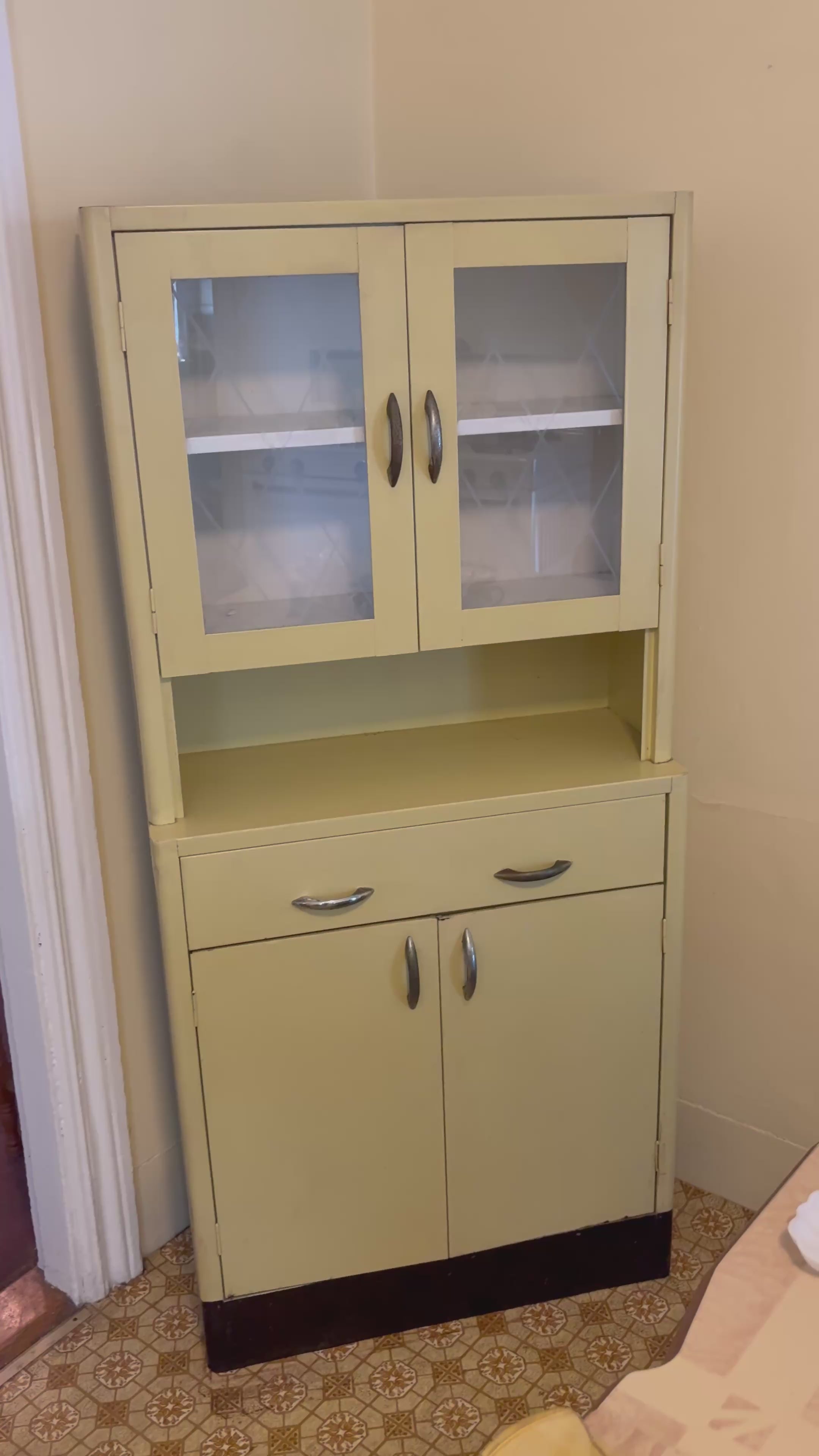 1950s Steel Kitchen Hutch Cabinet with Diamond-Pattern Glass Doors in Butter Yellow