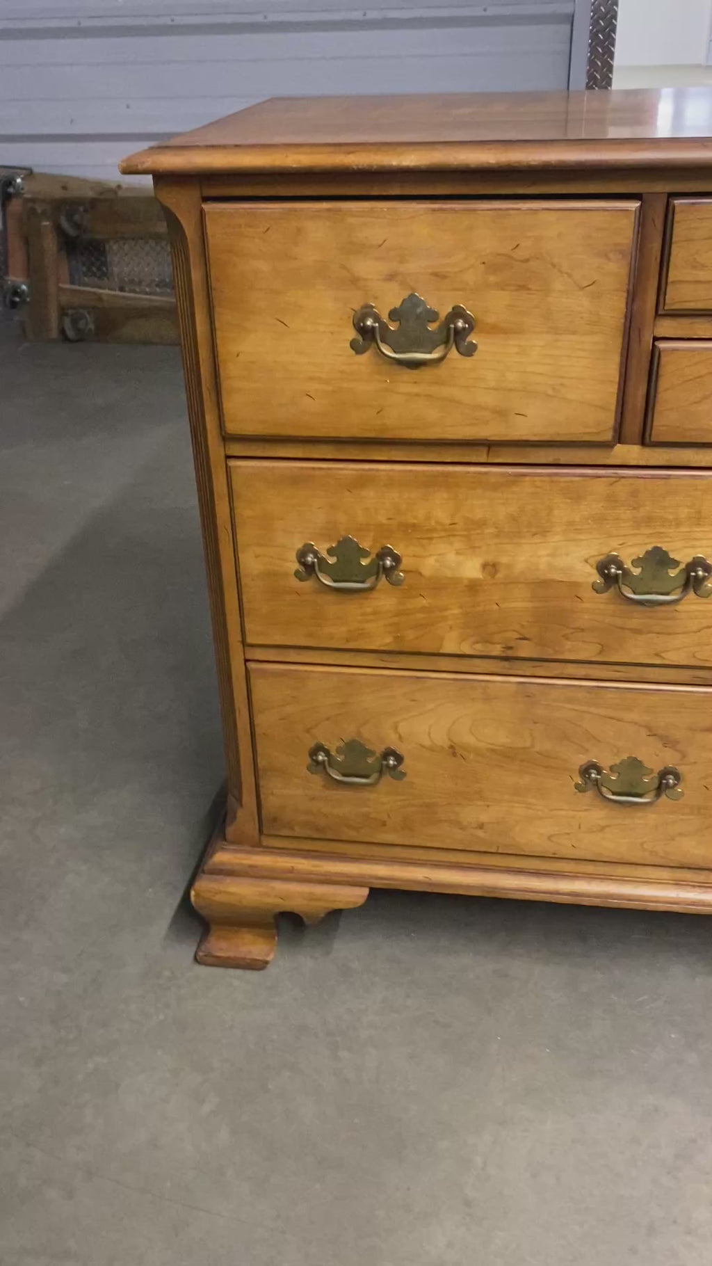 Vintage Maple 10-Drawer Dresser - Colonial Revival / Early American