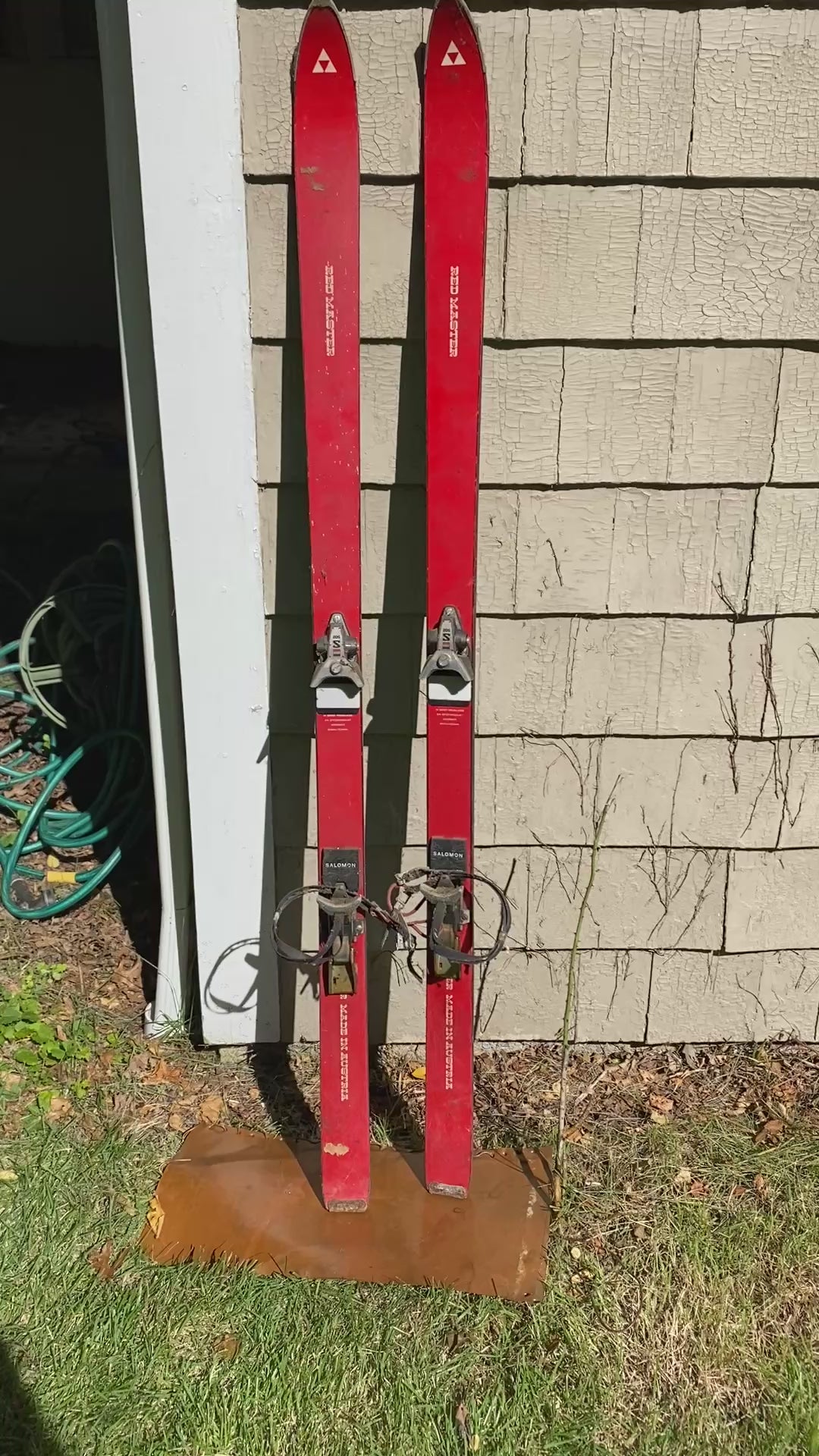 Fischer Made in Austria Vintage Skis with Salomon Bindings – Classic Red